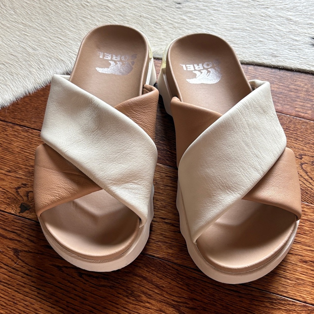 Sorel Women's Tan and Cream Crisscross Sandals